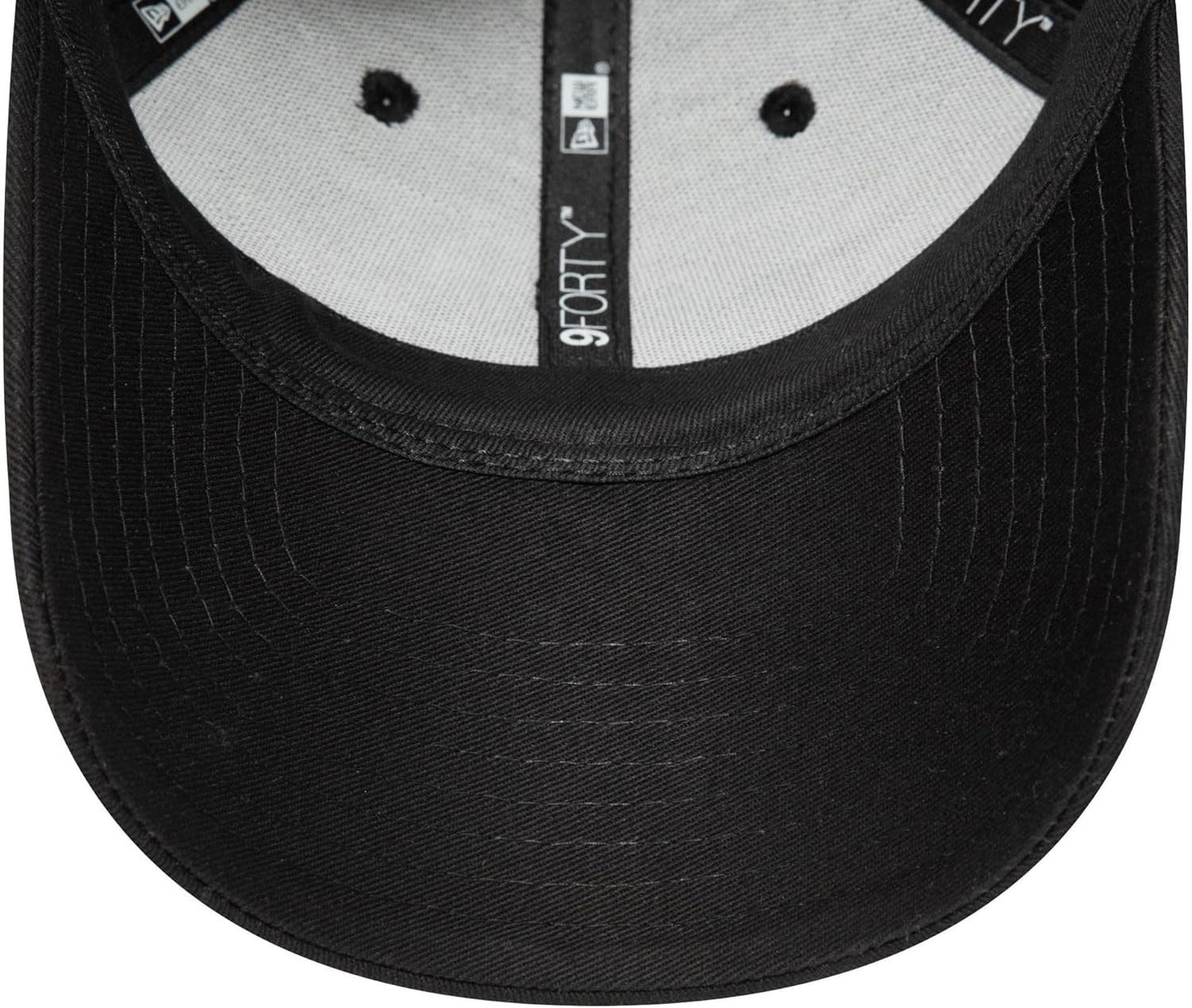 New York Yankees MLB League Essential 9FORTY Strapback New Era Black/Black Official Team Hat Sports Fan Cap Official MLB Team Hat Baseball Fan Cap